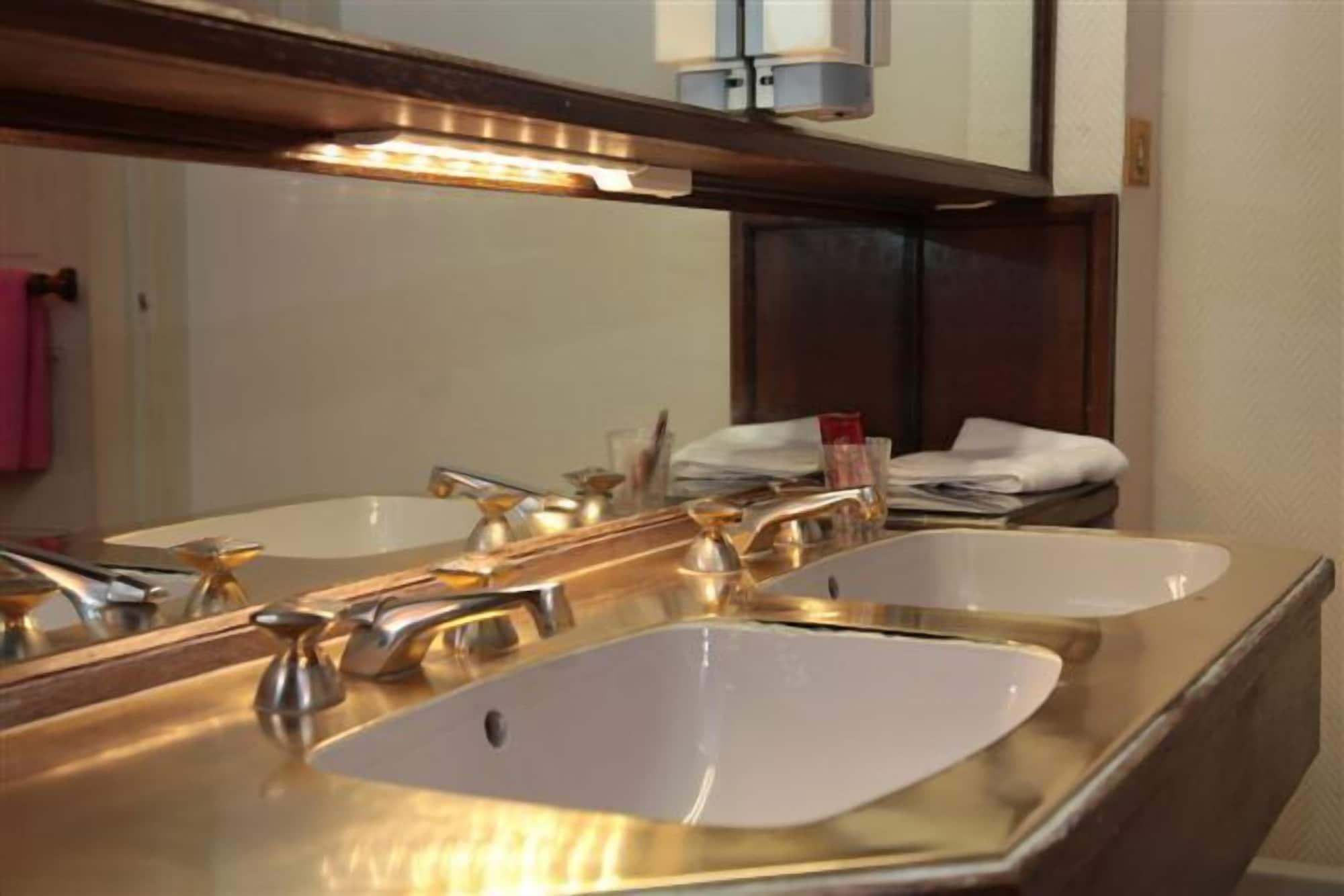 Cit'Hotel Marie Stuart La Roche-sur-Yon Εξωτερικό φωτογραφία